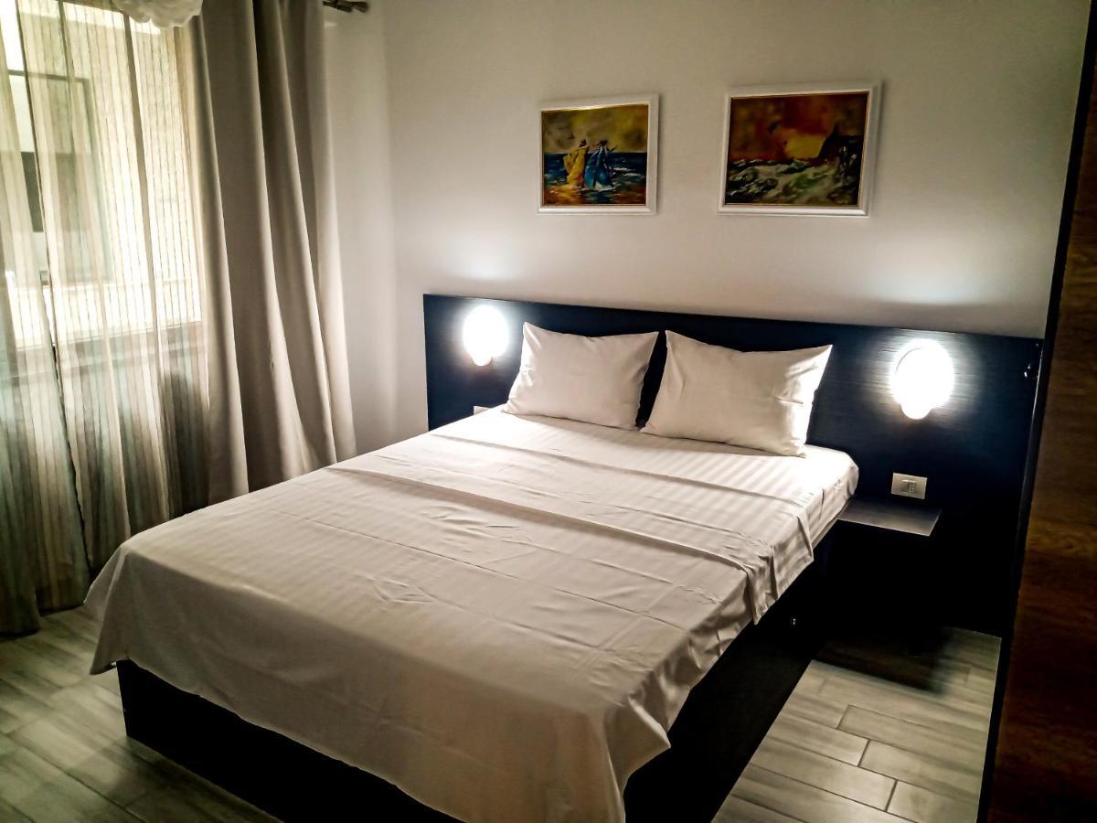 Ric Apartament Navodari Luaran gambar